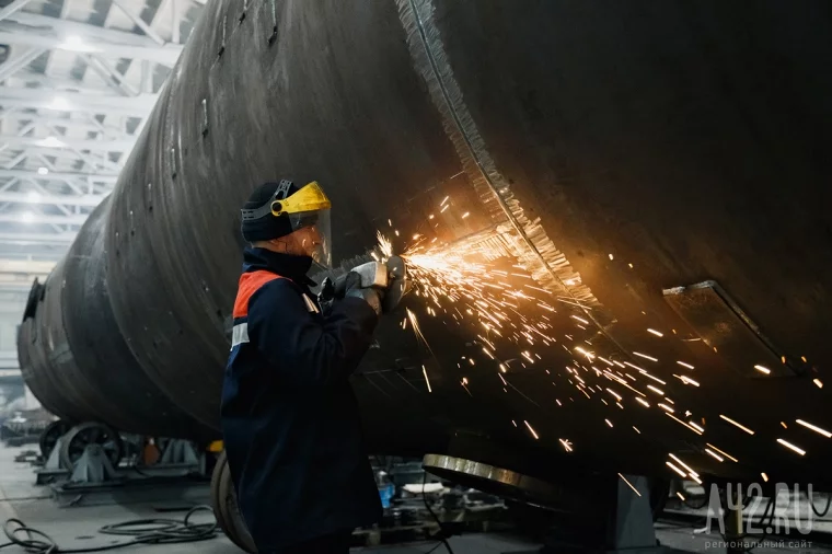 Фото: ИИ съел юристов, завод зовёт: почему дети в Кузбассе выбирают техникумы вместо вузов 5