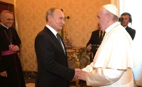 Беседа была доброй: Путин подарил папе Римскому «Грех»