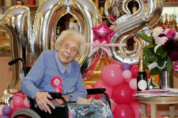 Фото: Долгожительница рассказала, какой напиток помог ей дожить до 108 лет 1