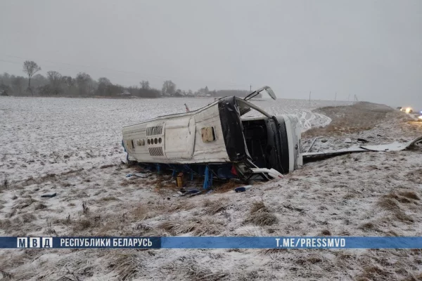Пятеро россиян пострадали в ДТП с перевернувшимся автобусом в Беларуси