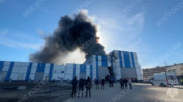 Фото: В Петрозаводске горит судоремонтный завод, есть пострадавшие 1
