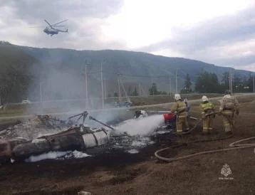 Фото: В МЧС назвали новое количество погибших при крушении вертолёта Ми-8 на Алтае  1