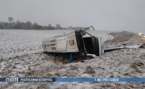 Пятеро россиян пострадали в ДТП с перевернувшимся автобусом в Беларуси