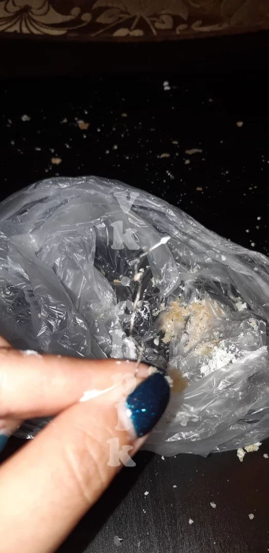 Фото: Жительница Кузбасса обнаружила проволоку в заварном пирожном  2