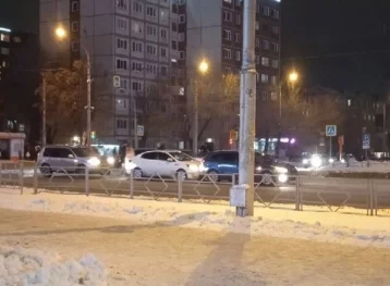 Фото: В Кемерове произошло массовое ДТП с участием такси 1