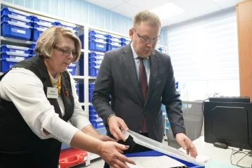 Фото: Губернатор Кузбасса проверил школу, которую отремонтировали впервые за 39 лет  3