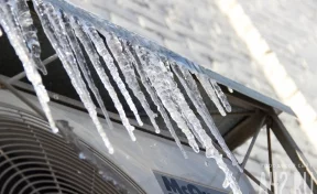 Кемеровчан предупреждают об очистке крыш домов от снега