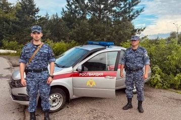Фото: В Новокузнецке сотрудники Росгвардии вернули ушедшего из дома подростка 1