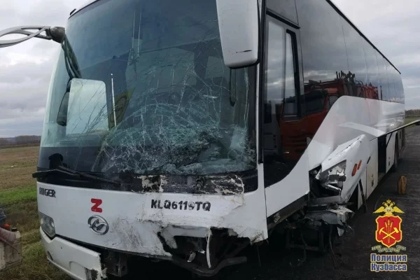 Один человек погиб в жёстком ДТП с автобусом в Кузбассе