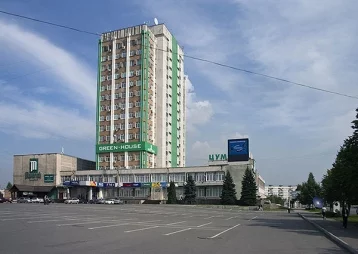 Фото: В Новокузнецке арендаторов не пускают в помещение ЦУМа 1