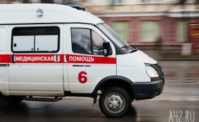 В Кемерове столкнулись Nissan и Mercedes — есть пострадавшие