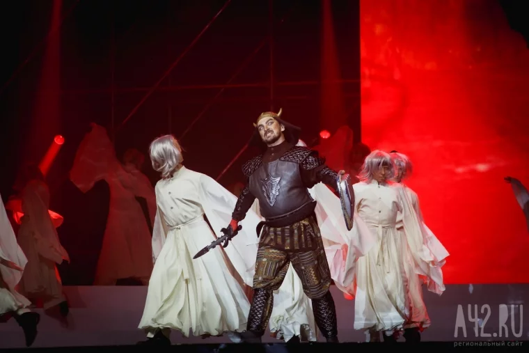 Фото: Клоуны, рыцари и Харатьян: в Кемерове прошло открытие международного театрального фестиваля 38
