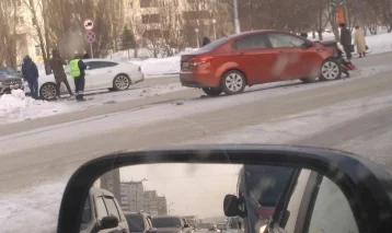 Фото: Жёсткое ДТП на кемеровском перекрёстке попало на видео 1