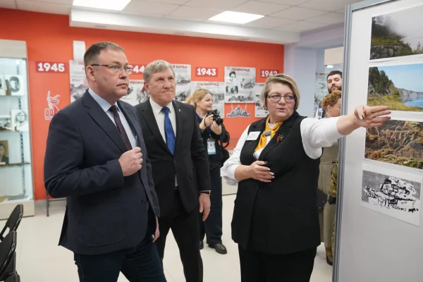 Губернатор Кузбасса проверил школу, которую отремонтировали впервые за 39 лет 