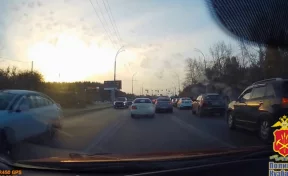 В Кемерове оштрафовали водителя, создавшего аварийную ситуацию на дороге