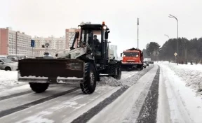 «Дорожные службы продолжают работать в усиленном режиме»: власти Кемерова рассказали об уборке снега