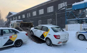 В Новокузнецке задержали автомобиль такси с неисправным рулевым управлением 