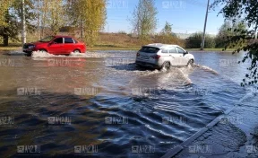 В Кемерове затопило дорогу на Комсомольском проспекте