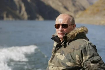 Фото: «Я обычно что в шкафу есть, то и надеваю»: Путин рассказал о стиле в одежде 1