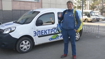 Фото: Экстремал Марек Каминский на электрокаре вновь заправился в Кузбассе 1
