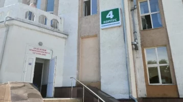Фото: В кемеровской больнице для удобства пациентов сделали отдельный вход в травматологический корпус 1