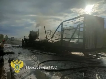 Фото: Летевшая в Кемерово иномарка попала в ДТП и загорелась: водитель погиб 1