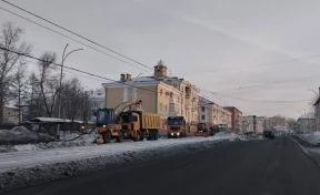 В Кемерове на уборку дорог от снега и льда вышли 118 машин и 202 человека