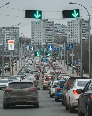 В Кемерове в новогодние праздники изменят режим работы реверсивных светофоров