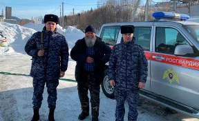 В Кузбассе росгвардейцы помогли водителю заглохшего на переезде автомобиля