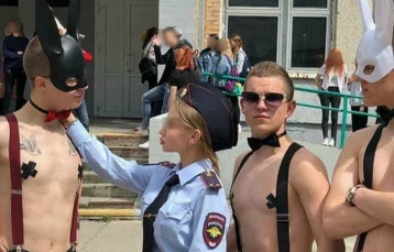 Фото: Выпускники школы во Владивостоке извинились за БДСМ-вечеринку 1