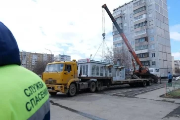 Фото: В Кемерове демонтировали киоск общепита и магазин на Молодёжном проспекте 1