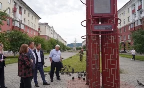 На Коммунистическом проспекте в Междуреченске демонтируют часы