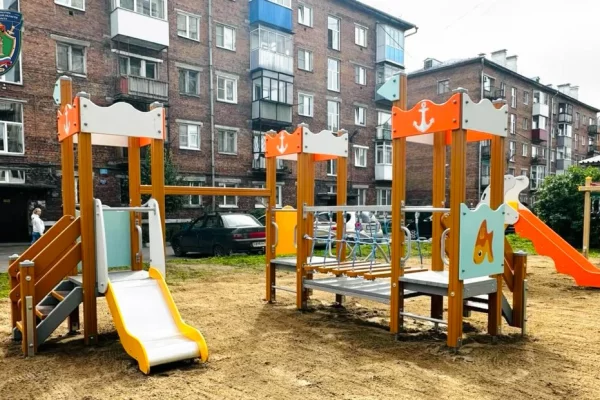 В Новокузнецке прокуратура заставила УК вернуть демонтированную детскую площадку