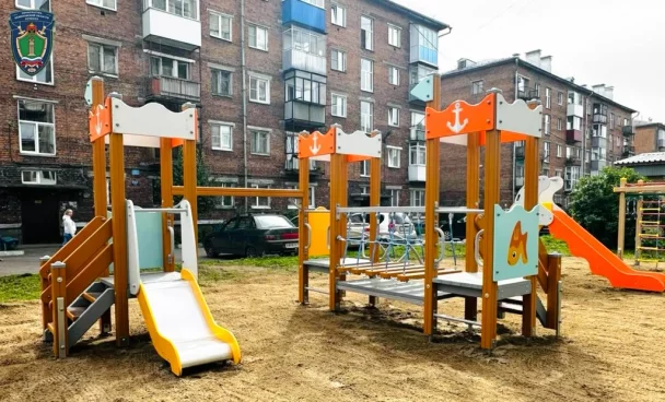 В Новокузнецке прокуратура заставила УК вернуть демонтированную детскую площадку