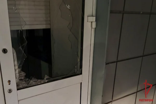 В Кузбассе мужчина попытался вынести из салона сотовой связи 20 смартфонов