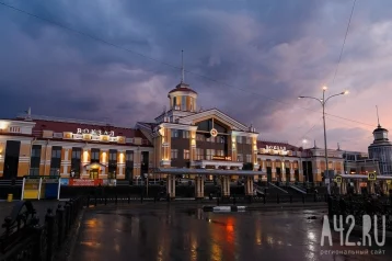 Фото: «Экстремальное селфи»: подростки рисковали жизнью ради фото на железнодорожном вокзале в Новокузнецке 1