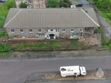Фото: В Алтайском крае частично обрушился угол многоквартирного дома, жильцов эвакуировали 1