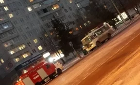 Маршрутка загорелась на проспекте Ленина в Кемерове