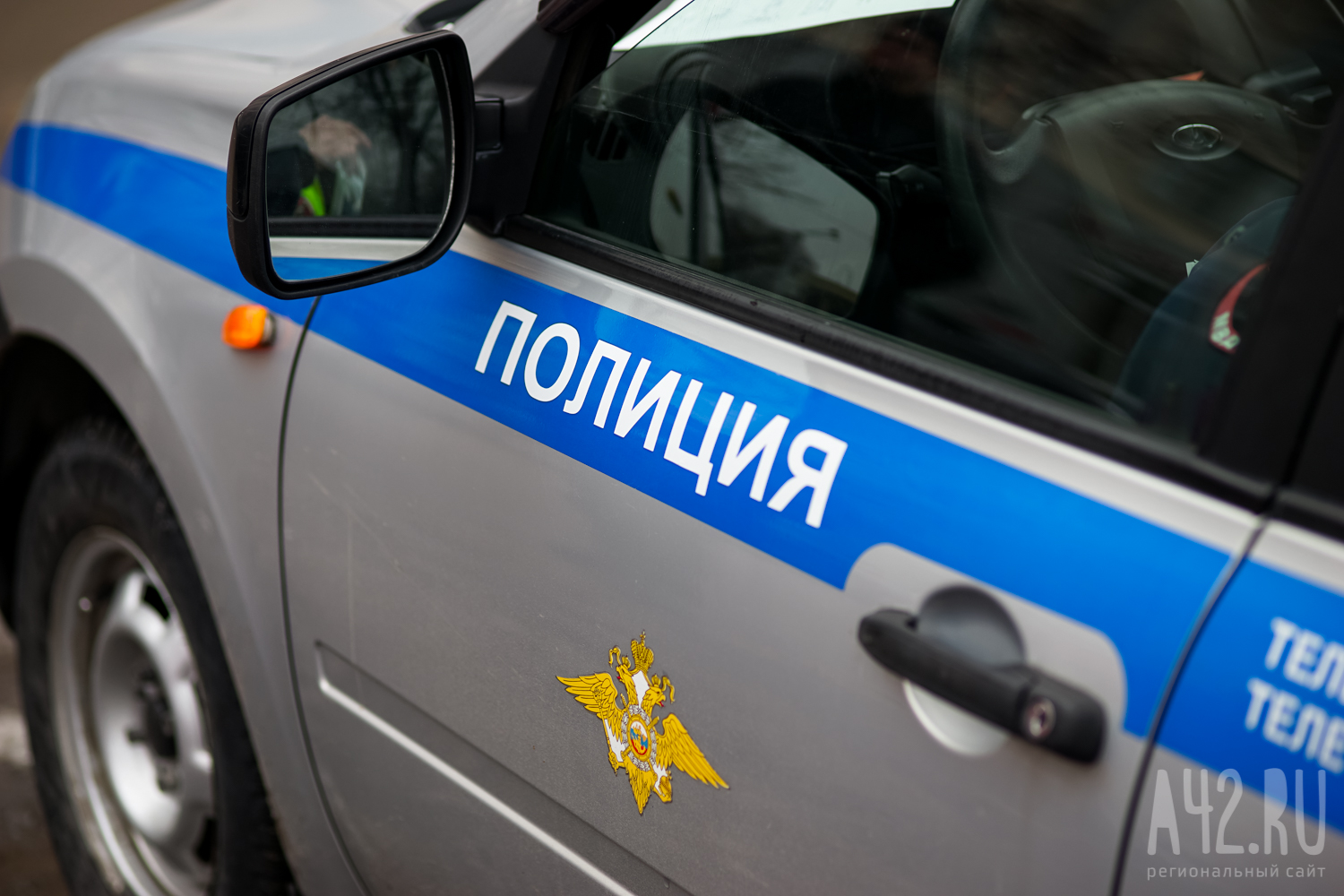 В Санкт-Петербурге после ДТП мужчина накинулся на таксиста и порезал ему колеса 