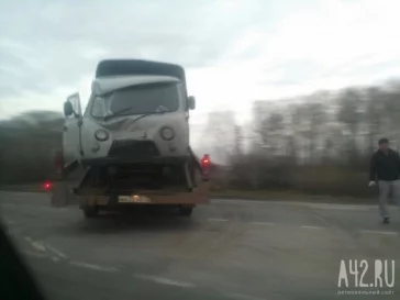 Фото: В Кузбассе полный машин автовоз слетел в кювет 2