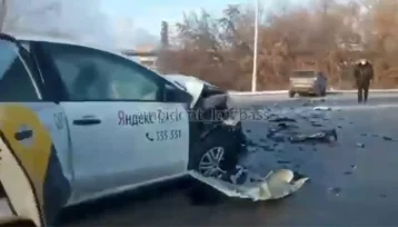 Фото: Три человека пострадали в ДТП с автомобилем такси в Кемерове 1
