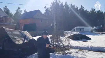 Фото: В Ленинградской области перед приходом приставов мужчина застрелил родителей и поджог дом 1