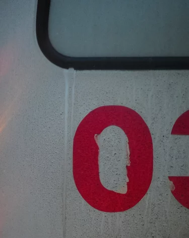 В Приморье мужчина избил жену во время ссоры и напал с ножом на фельдшера 