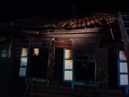 В Бурятии во время пожара в частном доме погибли женщина и двое детей