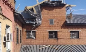 В кузбасском городе сильный ветер сорвал крыши со зданий МВД и суда