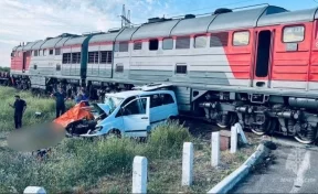 Люди ехали на операцию: в Запорожье в ДТП с микроавтобусом и поездом погибли пять человек