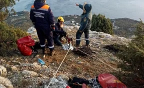 В Крыму женщина сорвалась со скалы