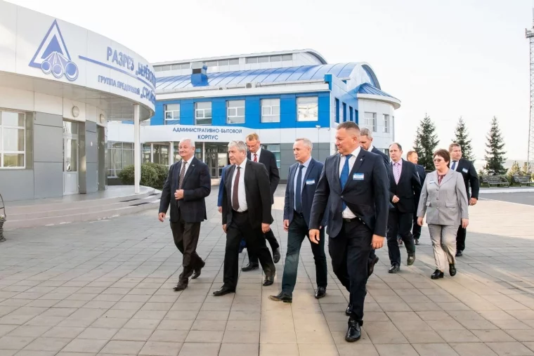 Фото: Посол Республики Беларусь в России посетил разрез «Берёзовский» 5