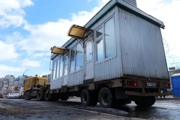 Фото: В Кемерове демонтировали киоск общепита и магазин на Молодёжном проспекте 2