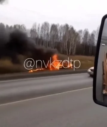 Фото: Появилось видео сгоревшего после ДТП автомобиля на кузбасской трассе 1
